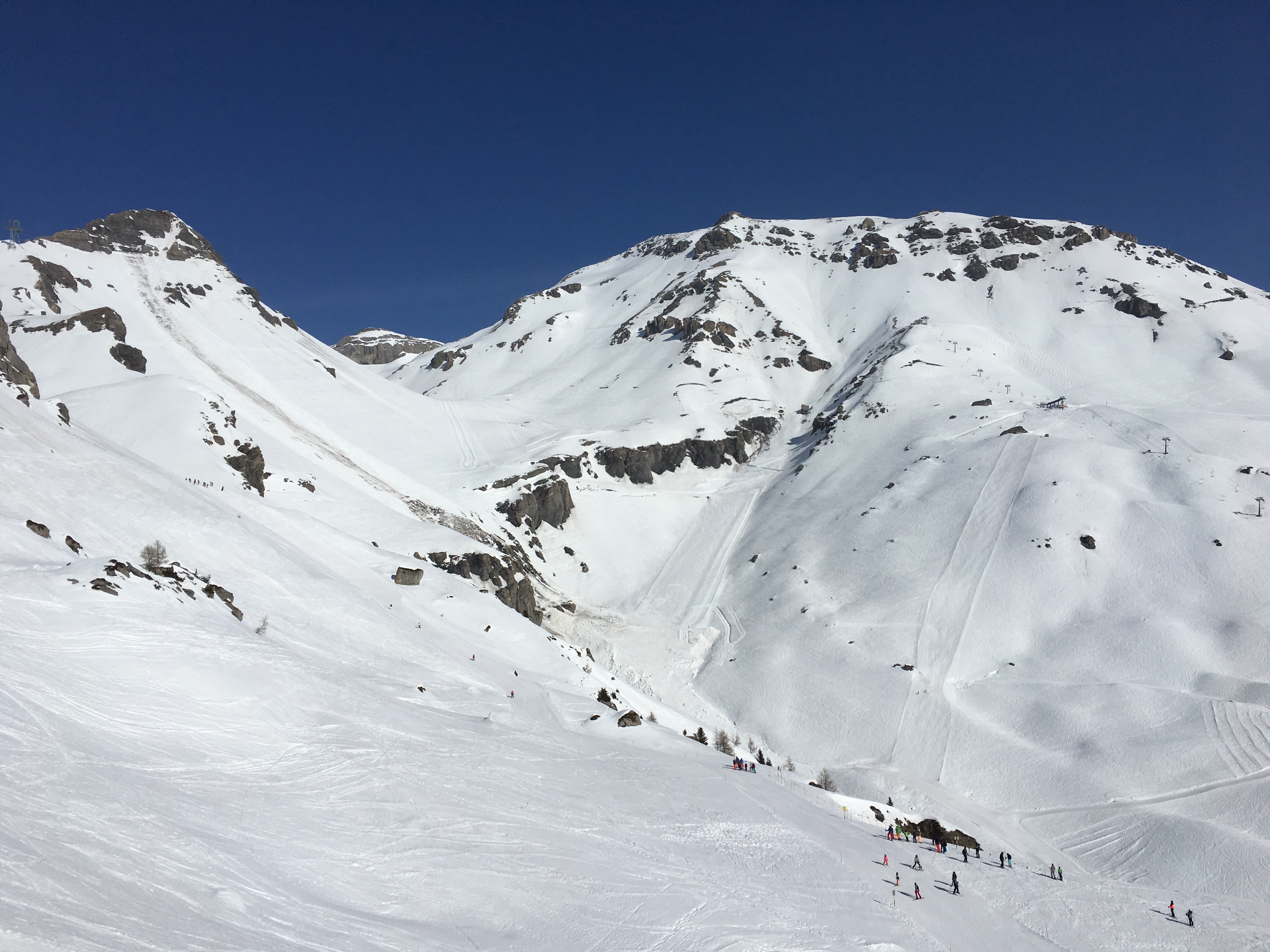 Avalanche à Crans-Montana: plus de 240 personnes ont été mobilisées